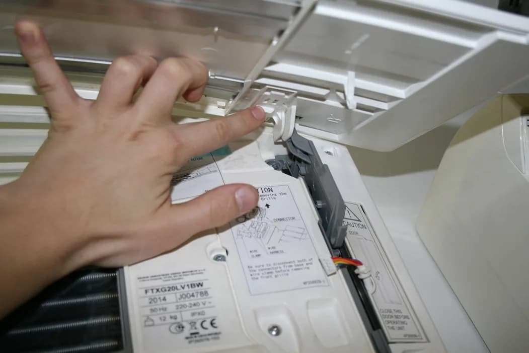 Daikin Emura FTXG/FTXJ Black, шаг 2