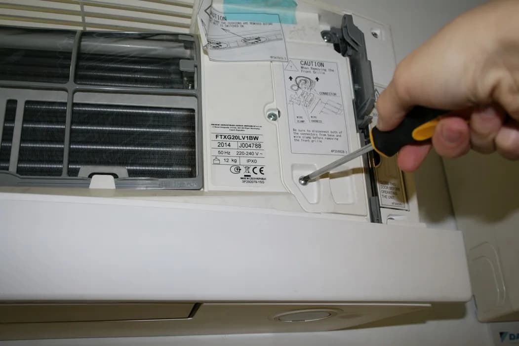 Daikin Emura FTXG/FTXJ Black, шаг 4