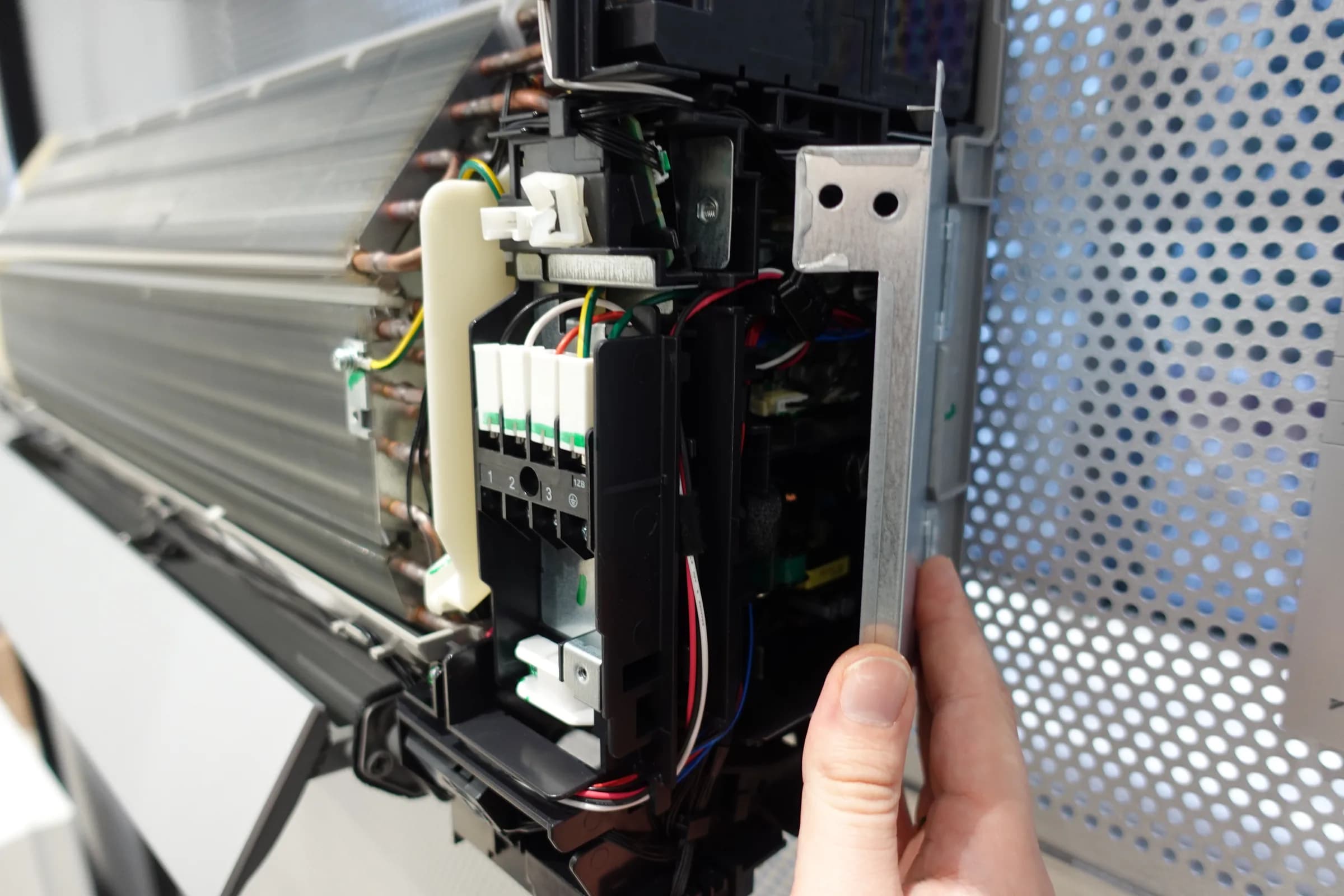 Daikin Emura 3, шаг 11